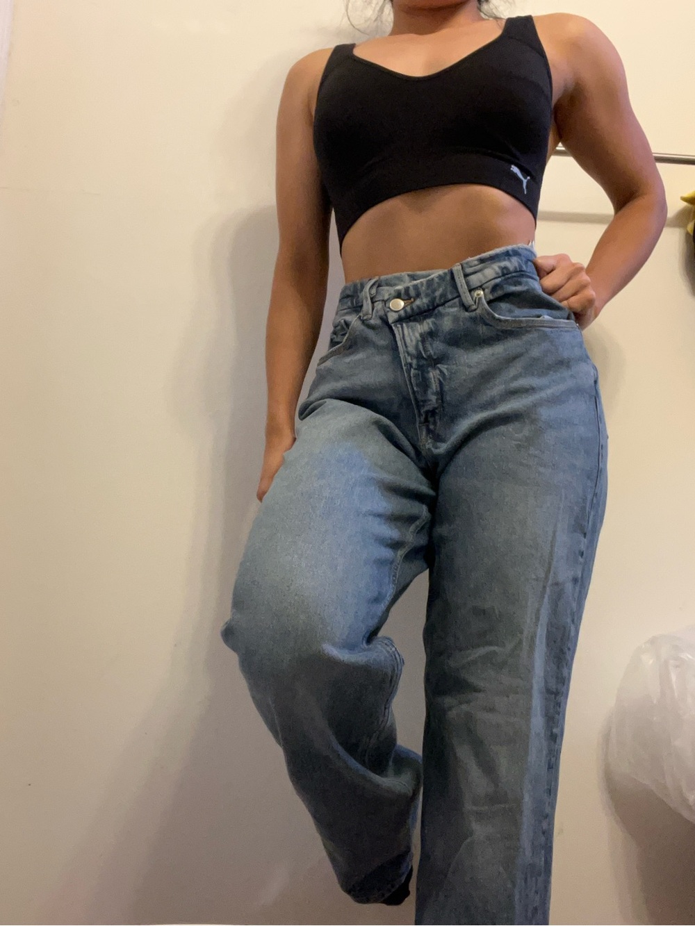 AG26 Good American Jeans